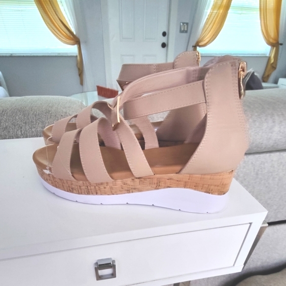 Class 20 Women's Forever Double Band Buckle Platform Sandals Size 8 1/2 New - Picture 6 of 7